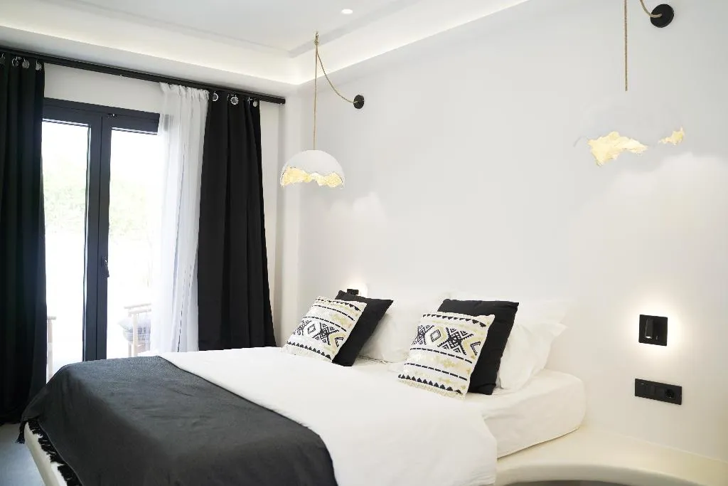 DOUBLE DELUXE WITH JACUZZI Room, King'S Suites, Santorini