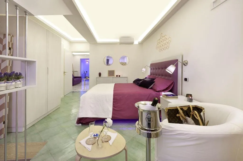 Room, B B Sorrento Central, Naples