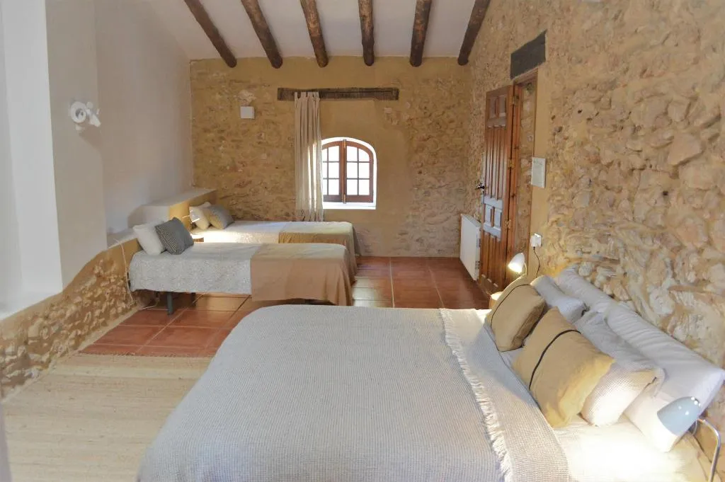 Room, Benali, Valencia