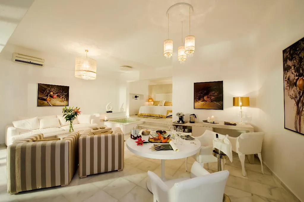 SUITE GRAND Room, Gold Suites, Santorini