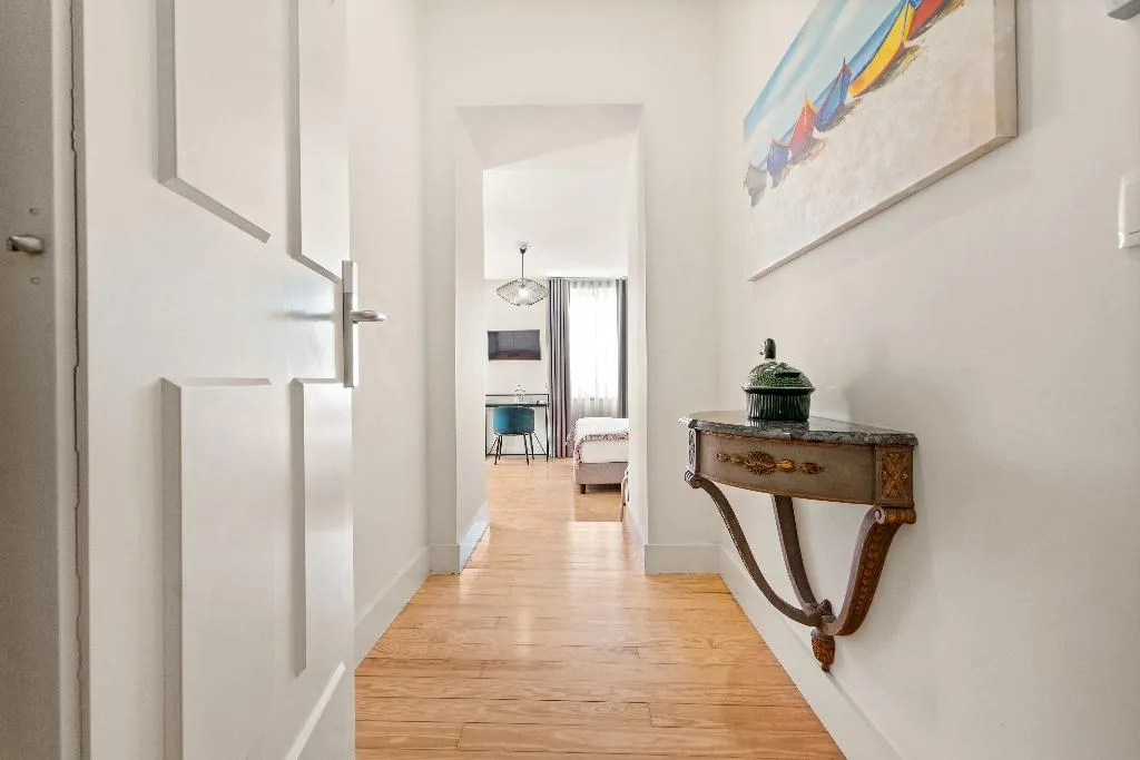 TRIPLE ONE BEDROOM ONE BATHROOM Room, Jardim Da Lapa By Shiadu, Lisbon