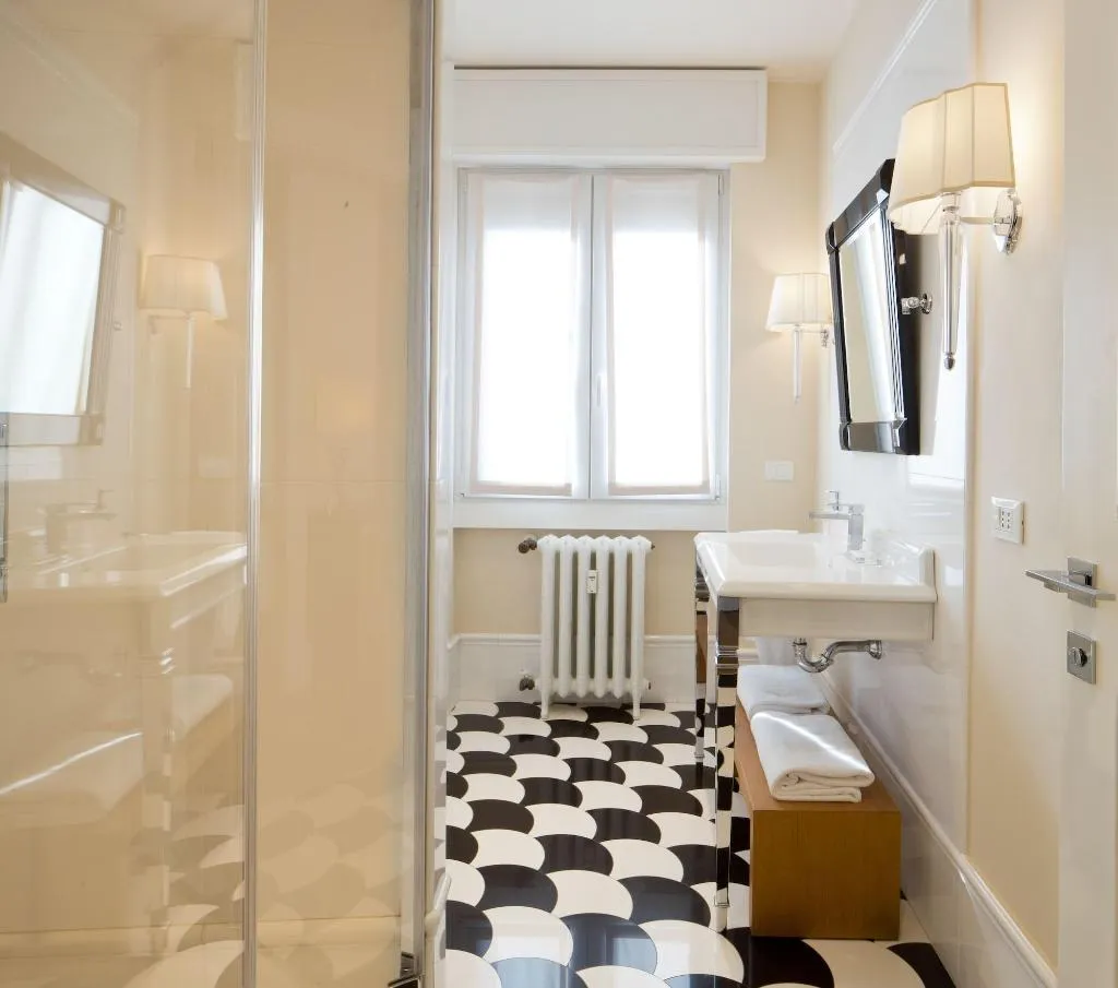 Room, Luxury Suite Milano Duomo, Milan
