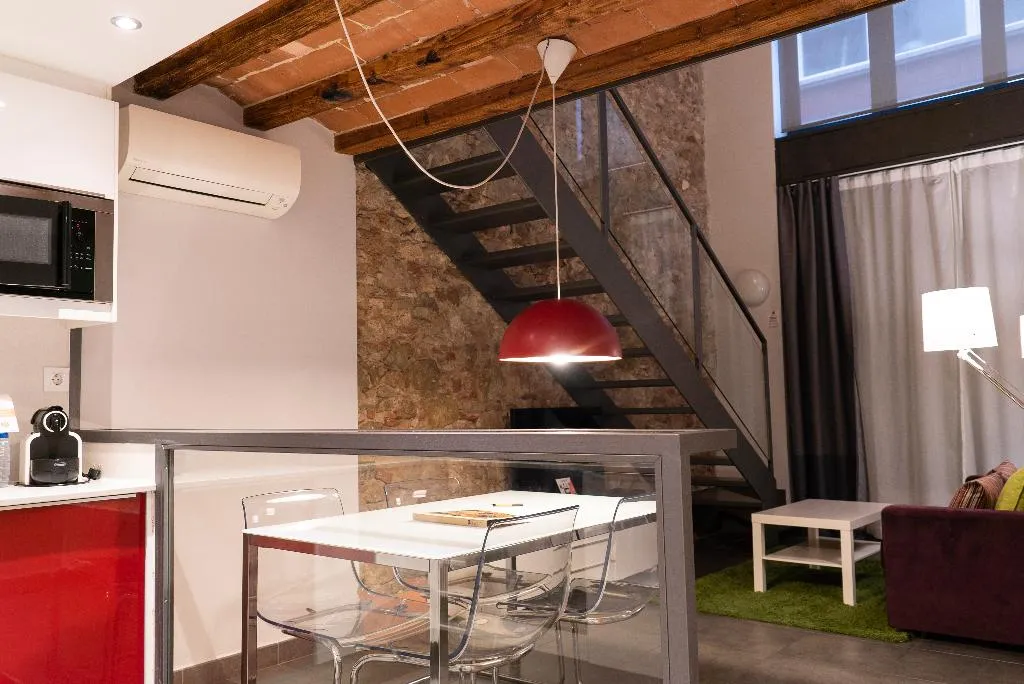 APARTMENT THREE BEDROOMS Room, Dailyflats Raval, Barcelona