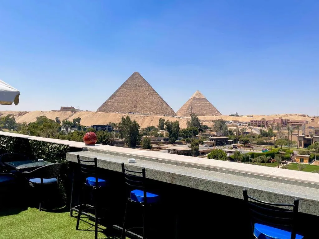 Bar, Turquoise Pyramids Hotel, Cairo