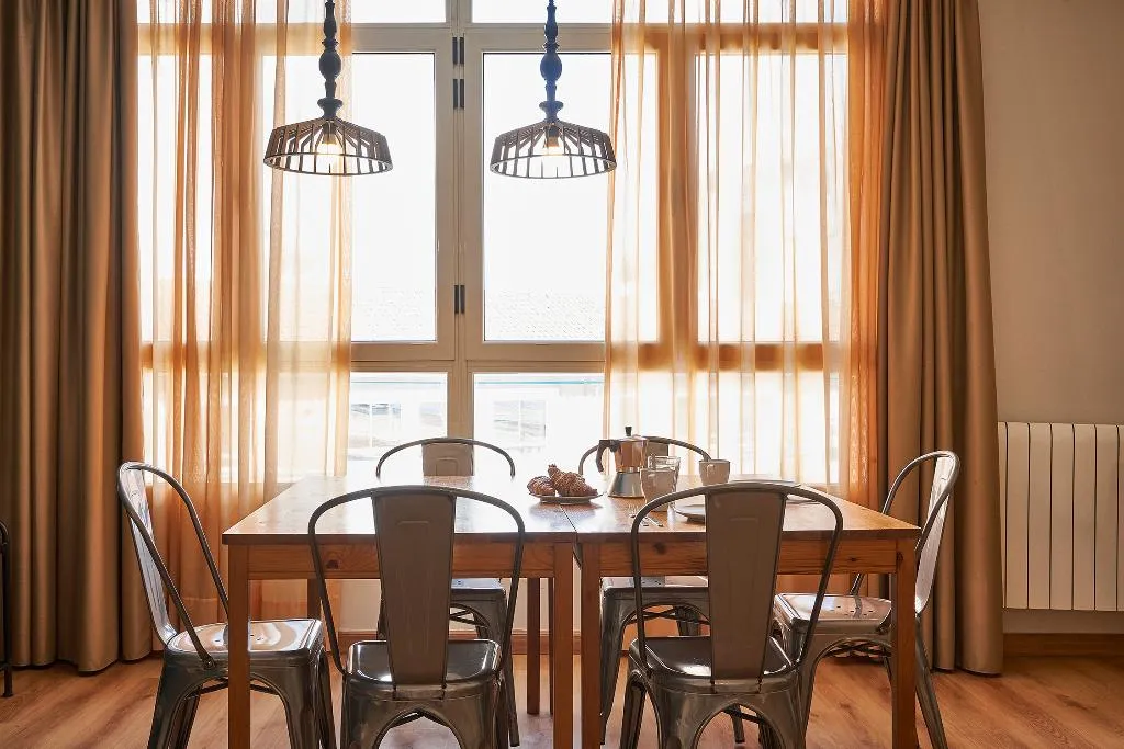 APARTMENT CAPACITY 5 THREE BEDROOM Room, Barcelona Sants Station Apartments, Barcelona