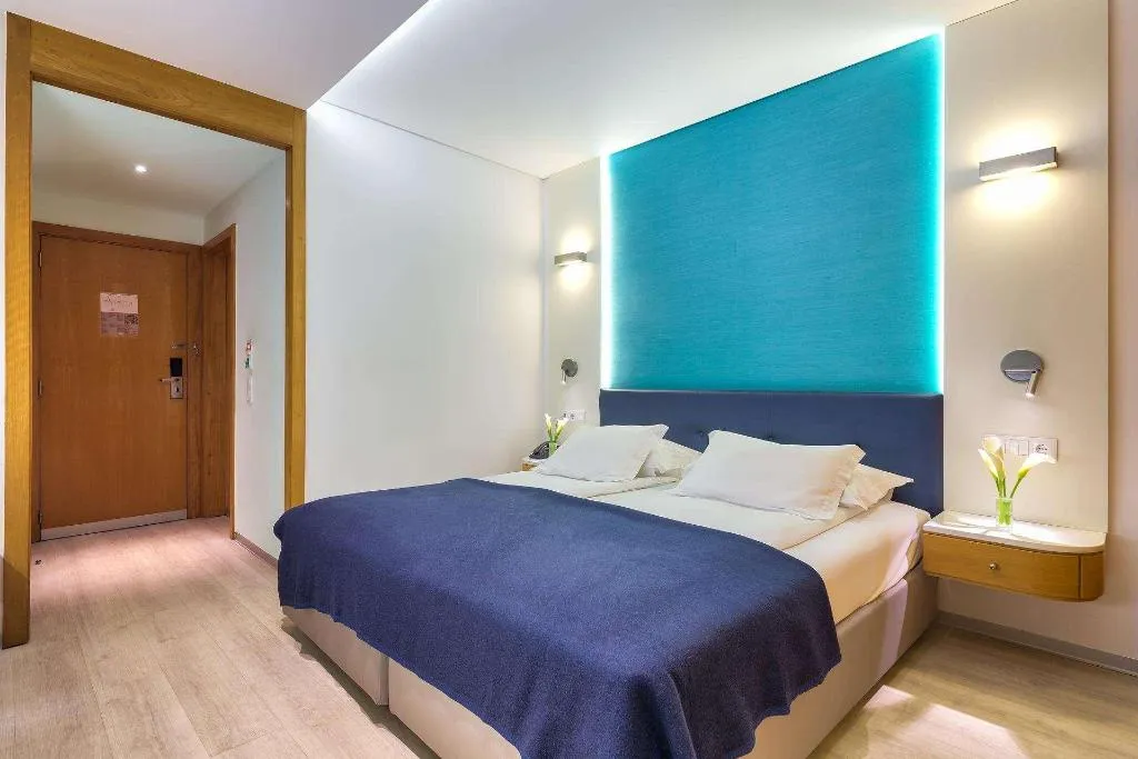 Room, The Views Monumental, Madeira