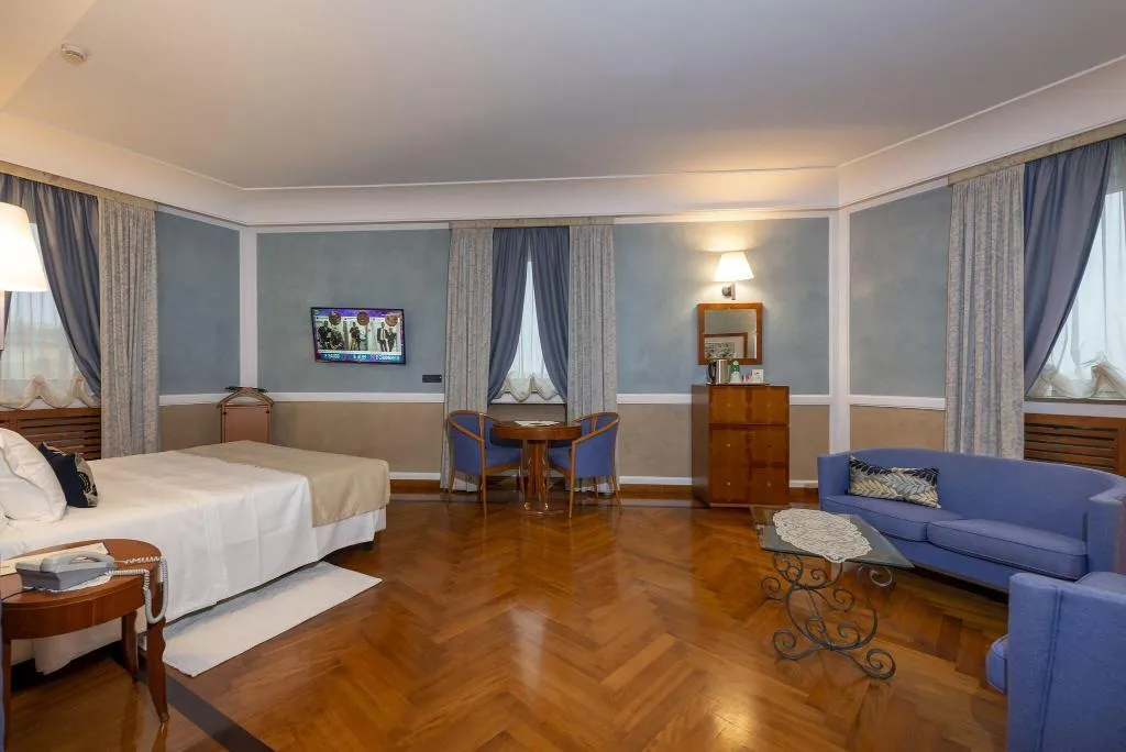 SUITE QUEEN SIZE BED Room, Grand Hotel Ortigia, Catania