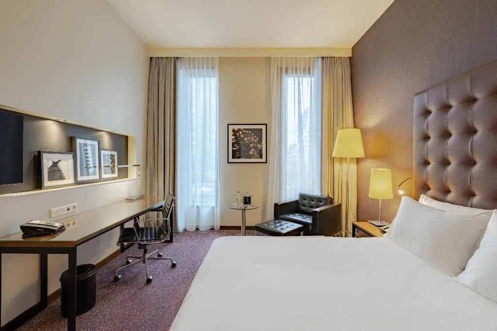 DOUBLE PREMIUM KING BED Room, Crowne Plaza Amsterdam-South, Amsterdam
