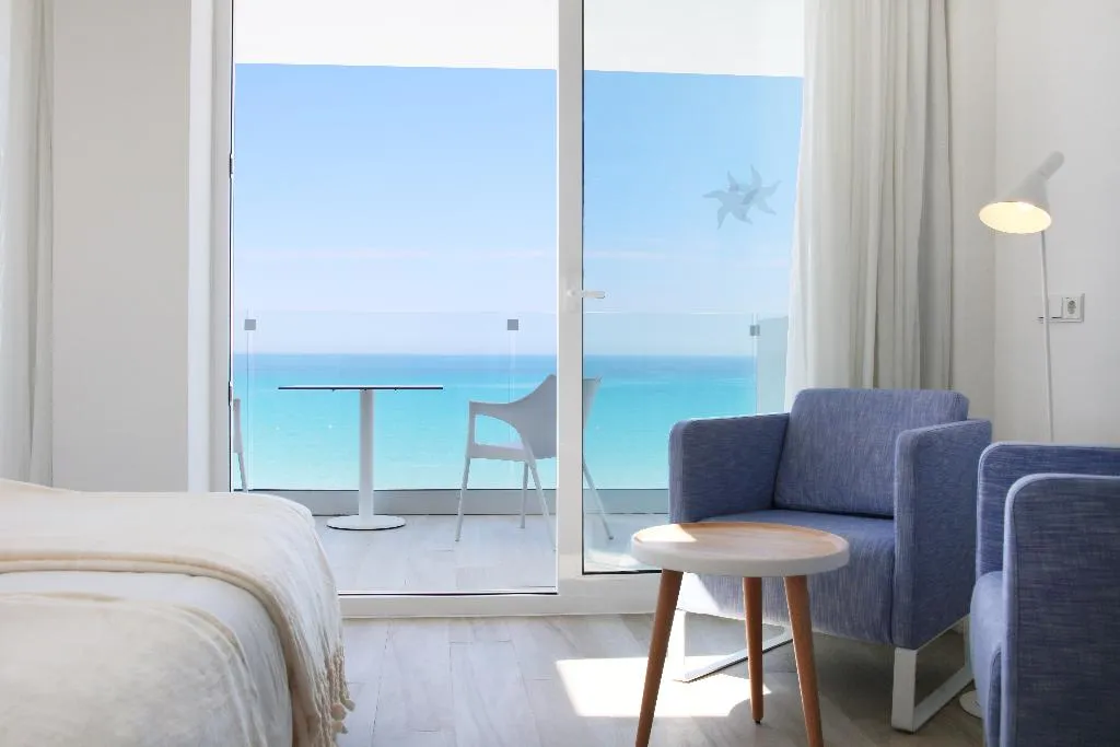 JUNIOR SUITE SEA VIEW Room, Iberostar Waves Bahía de Palma, Majorca