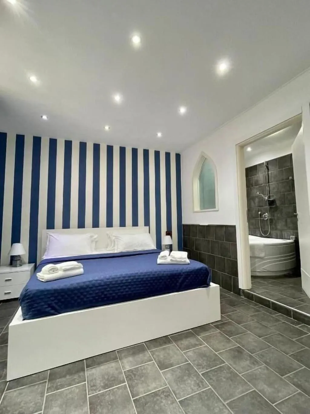 Room, Yacht Club Angioino, Naples