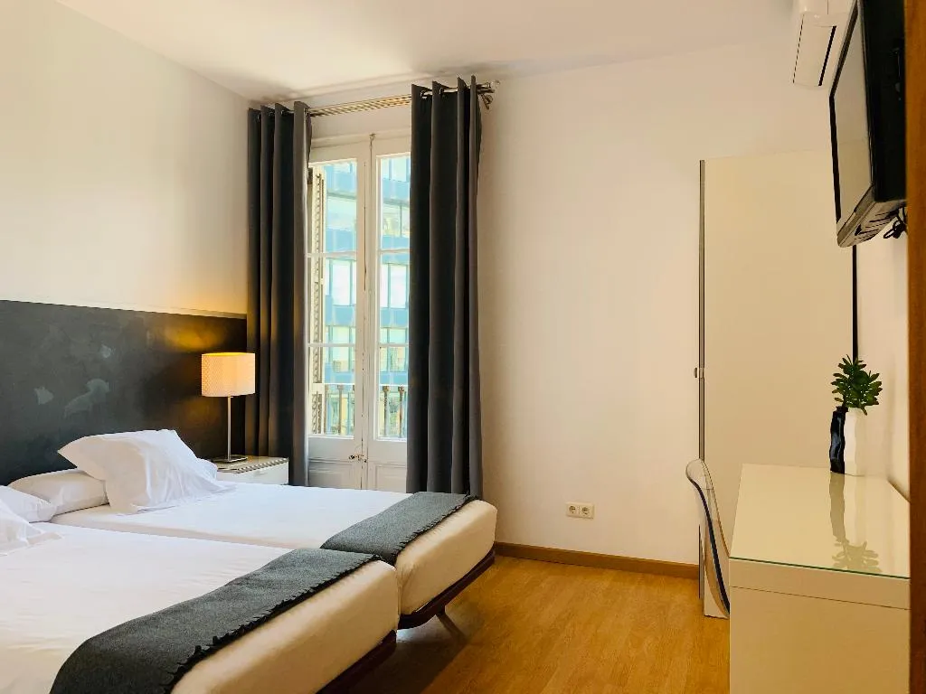 TWIN Shared external bathroom Room, Super Balmes Guest House, Barcelona