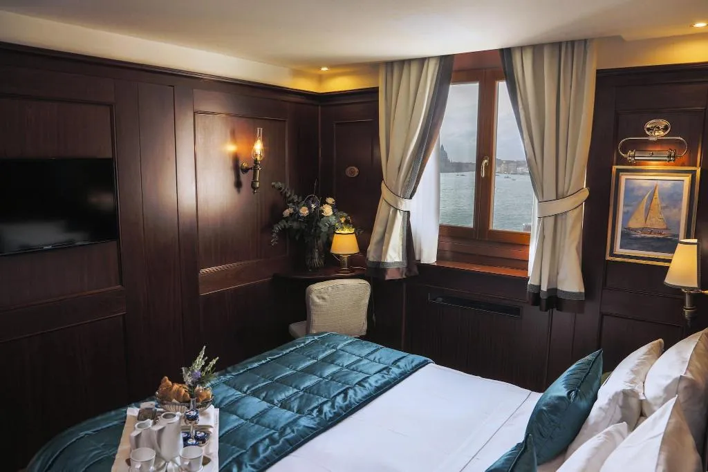 Double or Twin SUPERIOR LAGOON VIEW Room, Bucintoro, Venice
