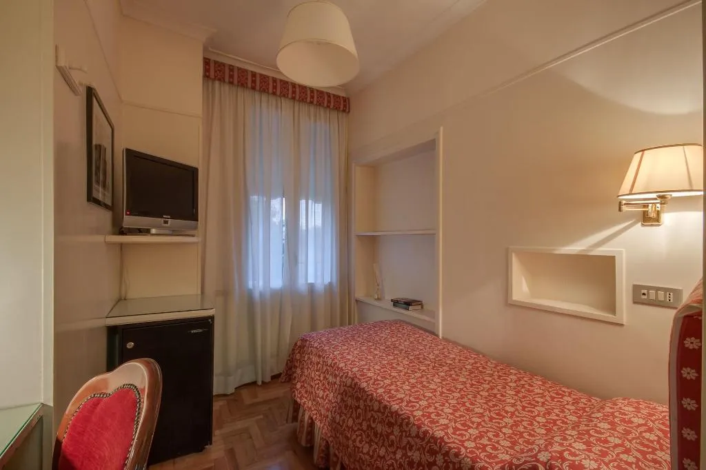 Room, Hotel Due Torri, Rome