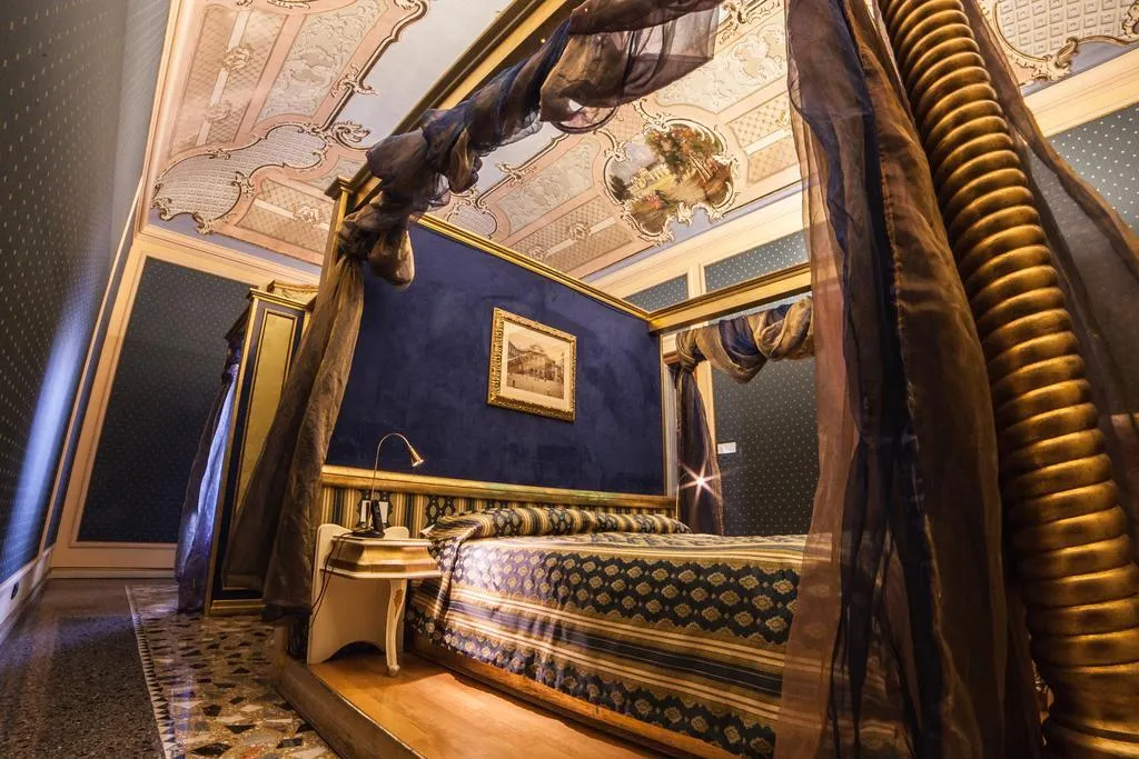 SUITE CLASSIC Room, Hotel Royal, Catania