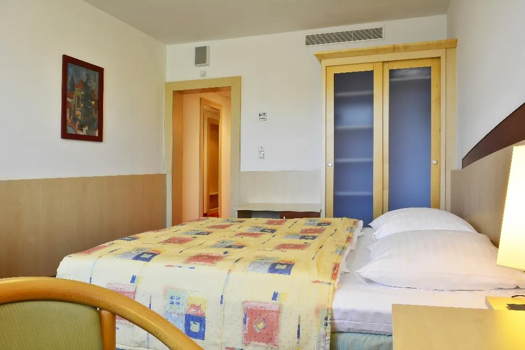Double or Twin STANDARD Room, Olympik Artemis, Prague