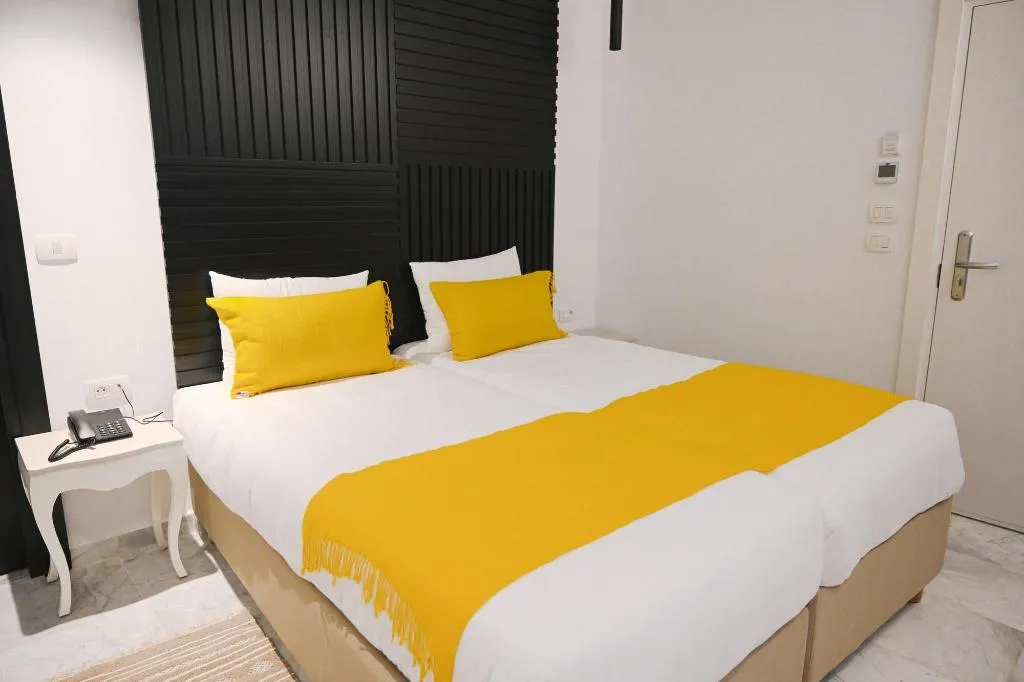 Room, Lac Leman, Tunisia