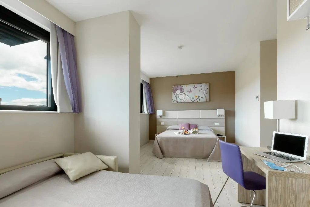 TRIPLE STANDARD Room, Cristina, Naples