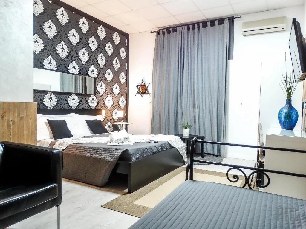 Room, Magic Door Rome, Naples