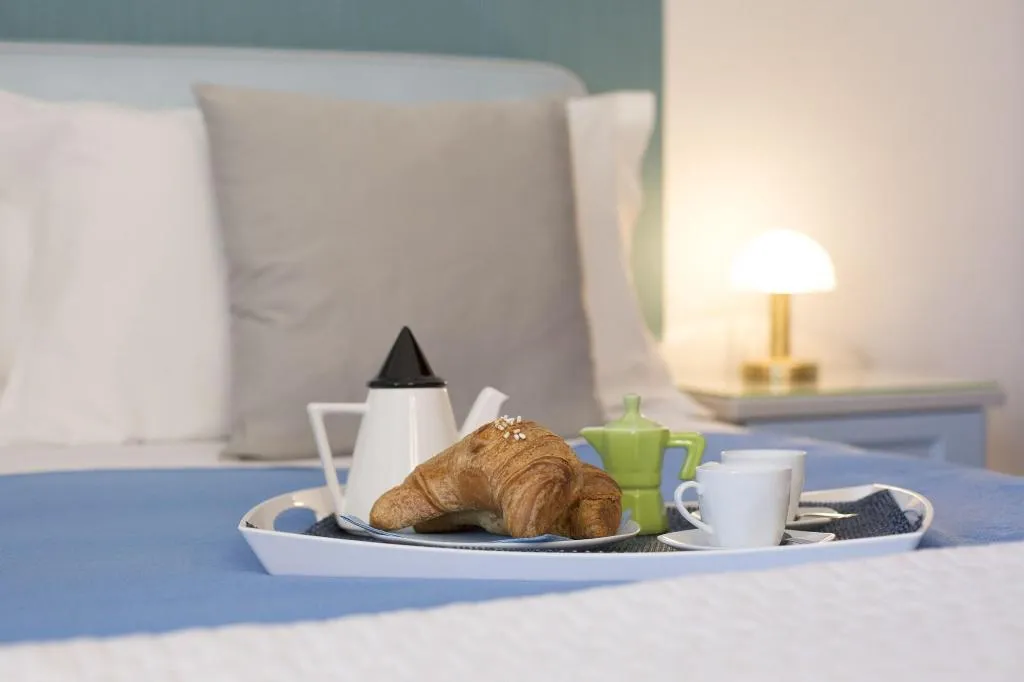 Room, Piazza Tasso B B, Naples