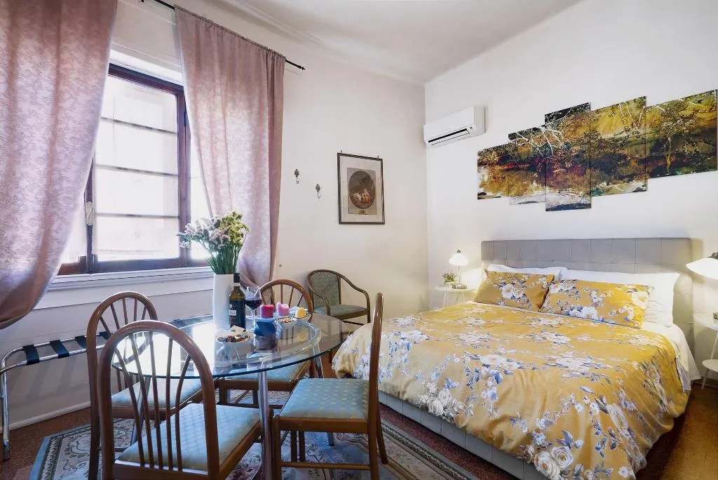 Room, 1900 Artevita, Florence