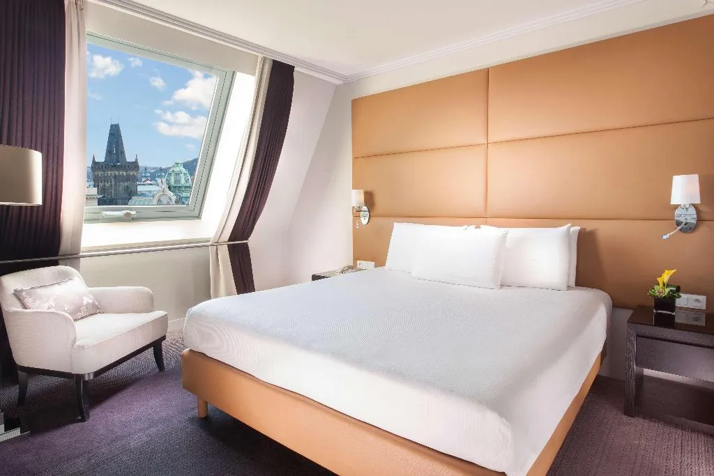 SUITE EXECUTIVE KING BED Room, Hilton Prague Old Town, Prague