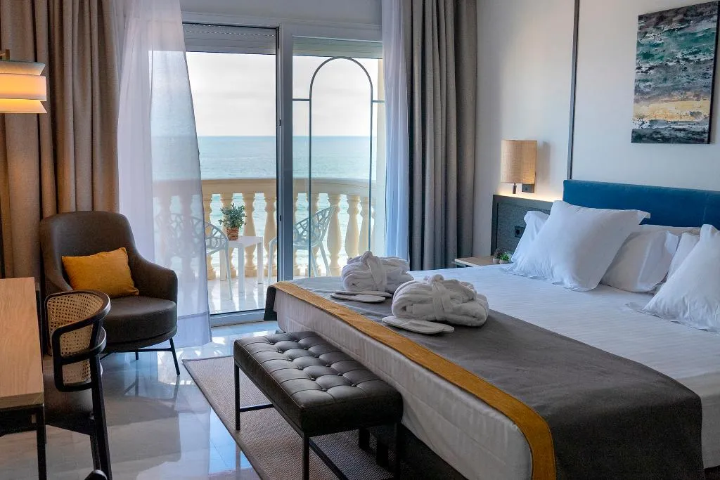 DOUBLE DELUXE SEA VIEW Room, URH Sitges Playa, Costa Brava