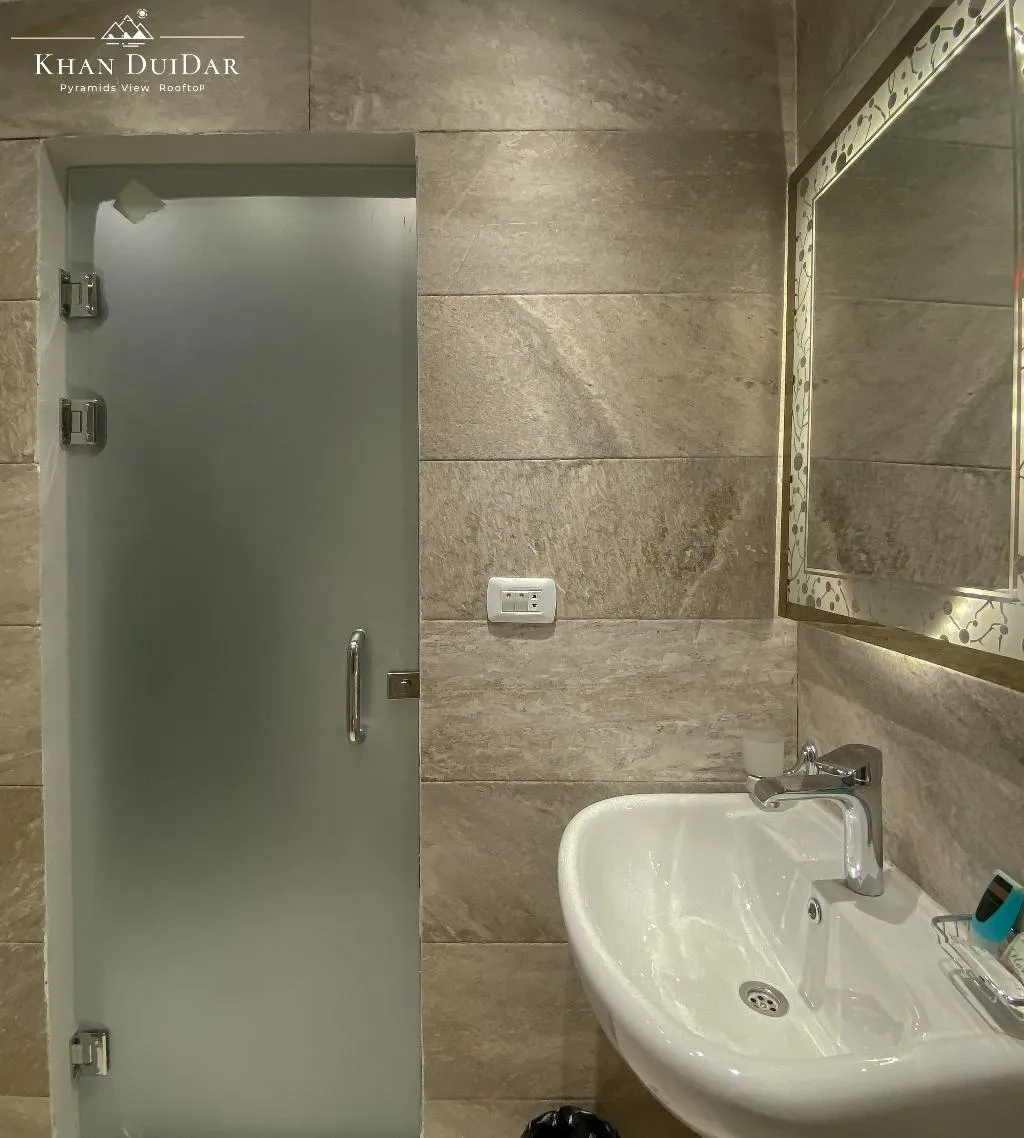 QUADRUPLE FOUR BEDROOMS ONE BATHROOM Room, Khan Duidar Inn - Pyramids View Rooftop, Cairo