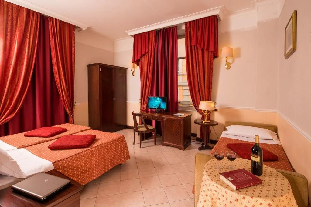 Room, Nizza, Rome