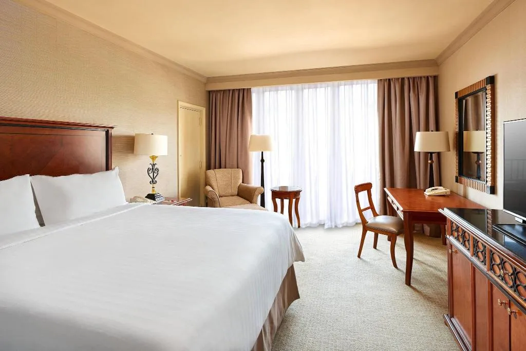 DOUBLE EXECUTIVE KING BED Room, Cairo Marriott hotel & Omar Khayyam Casino, Cairo