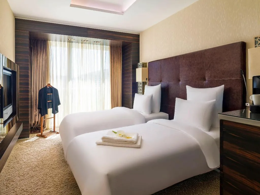 DOUBLE EXECUTIVE KING BED Room, Swissotel Buyuk Efes Izmir, Izmir