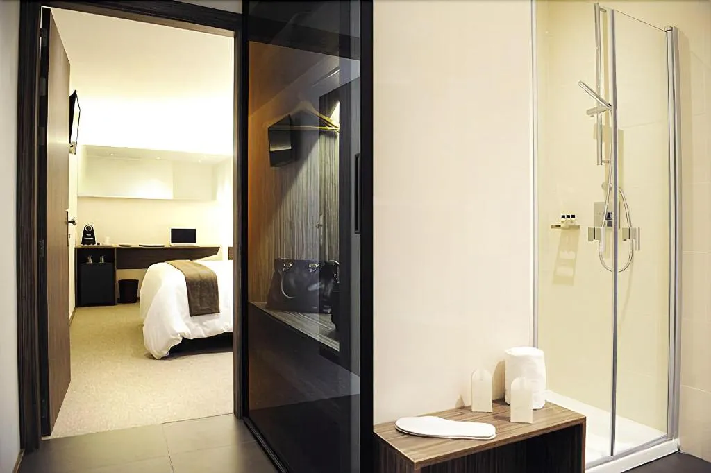 Room, Air Rooms Madrid by HelloSky, Madrid