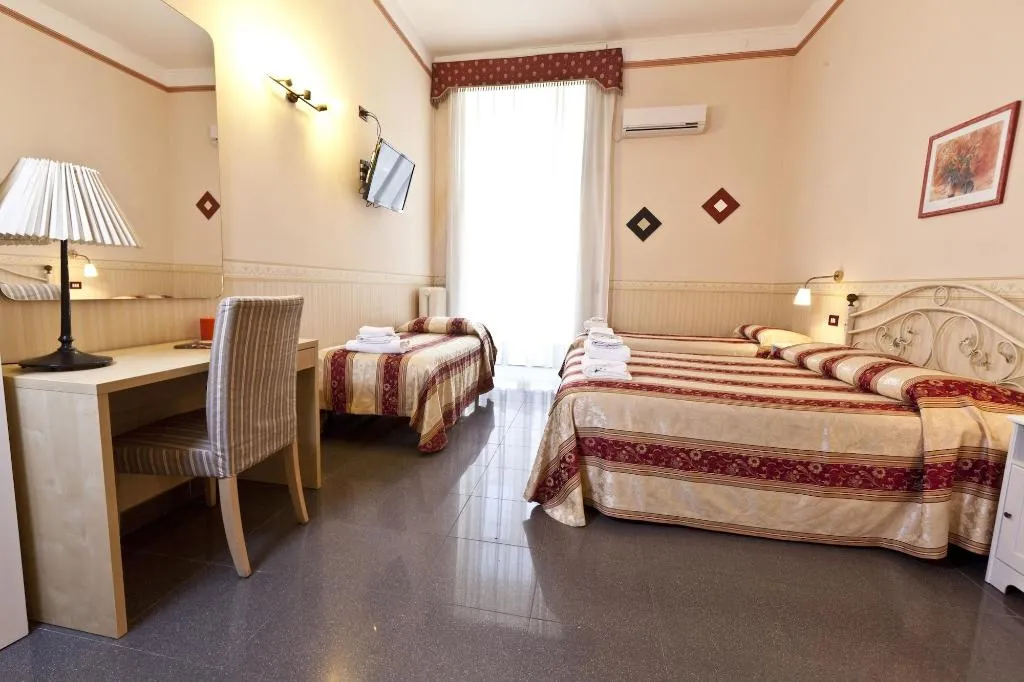 Room, Medinaples, Naples