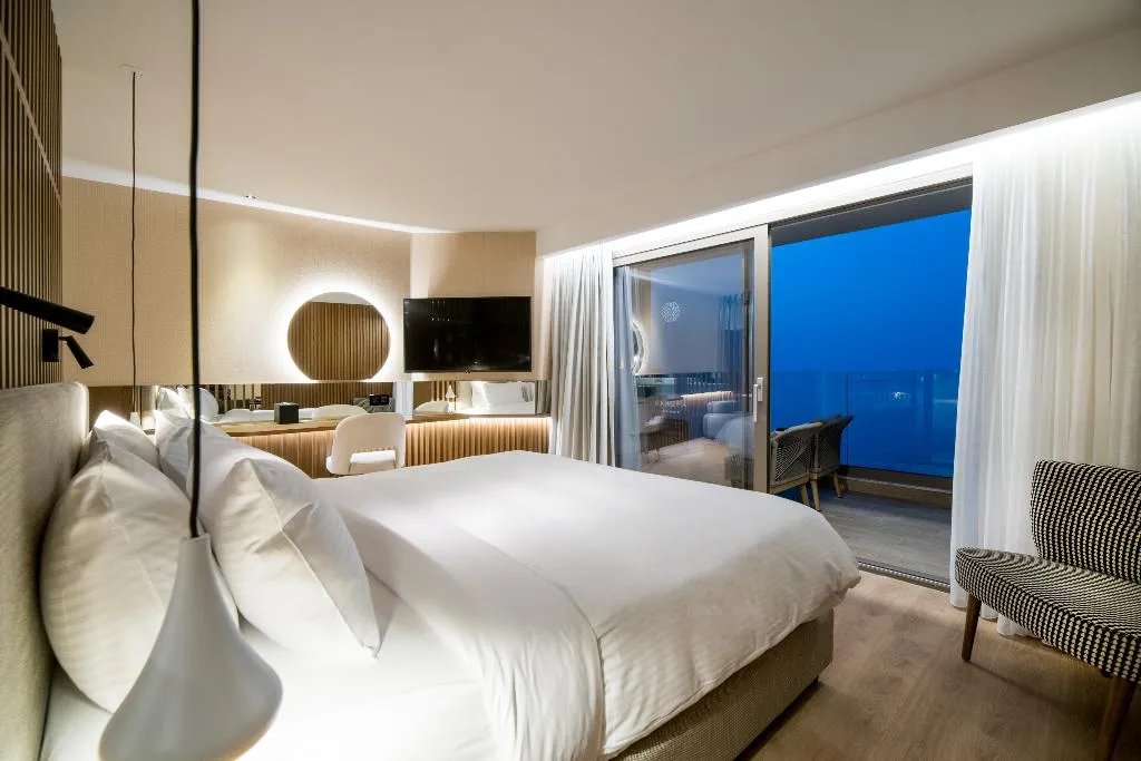 SUITE WITH JACUZZI Room, AKASHA Beach Hotel and Spa, Crete