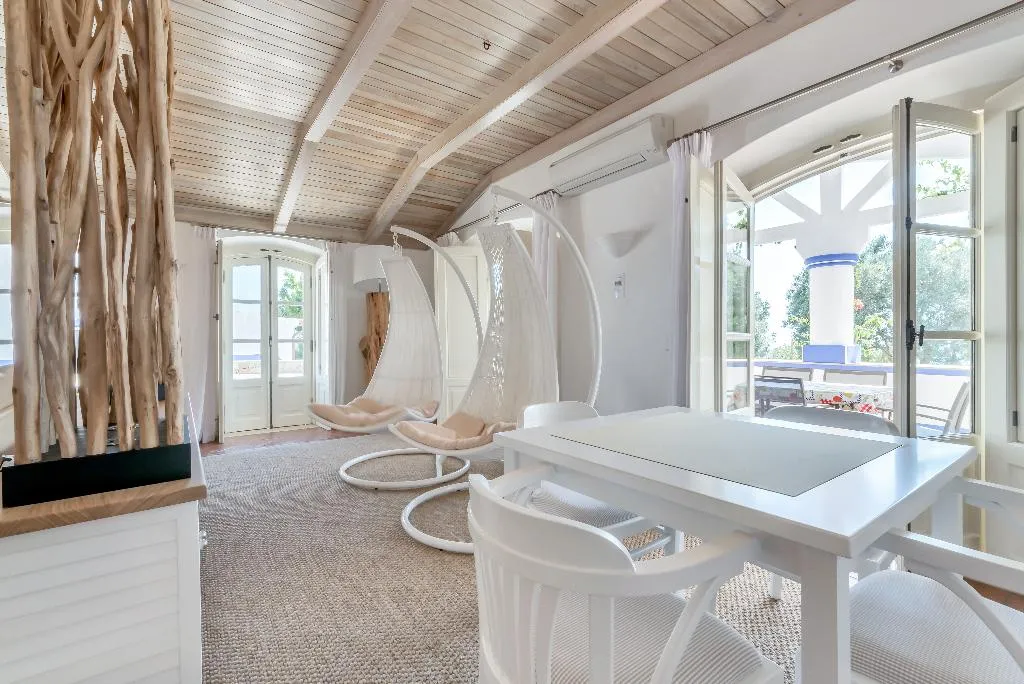 VILLA FIVE BEDROOMS TWO BATHROOMS Room, Shantivillas, Algarve