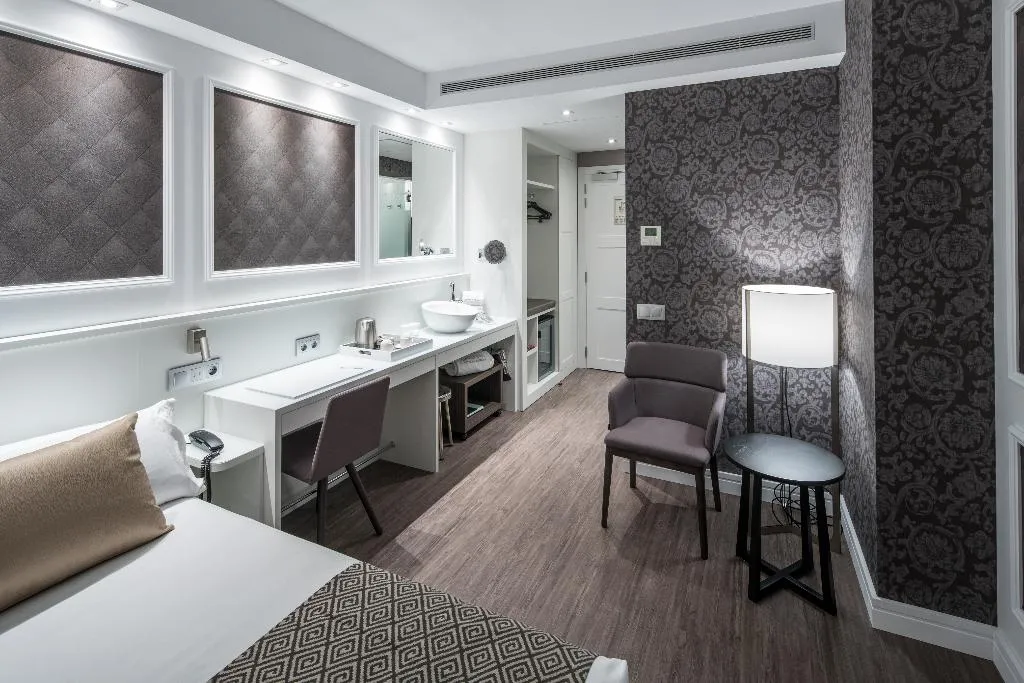 DOUBLE SINGLE USE STANDARD Room, Catalonia Magdalenes, Barcelona