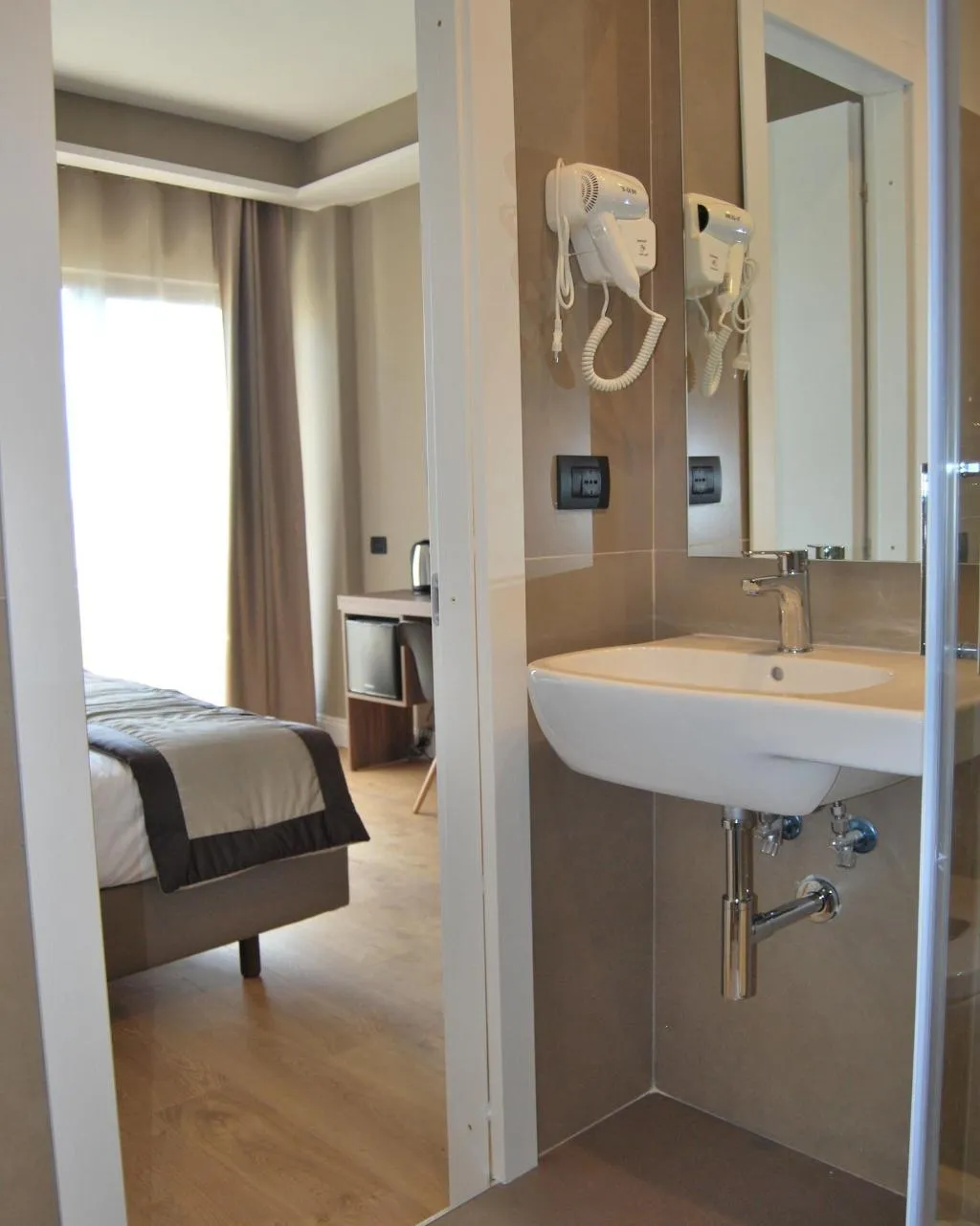 Room, 7Th Floor Suite, Naples
