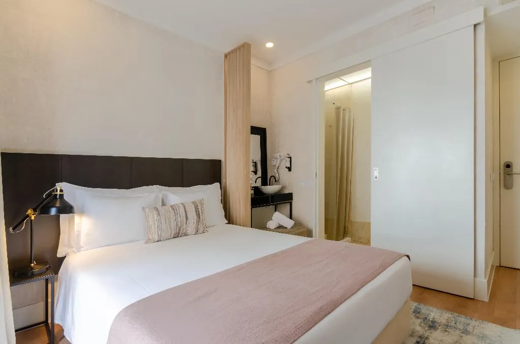 DOUBLE WITH BALCONY Room, LX51 Lisbon Center - Studios & Suites by APT IIN, Lisbon