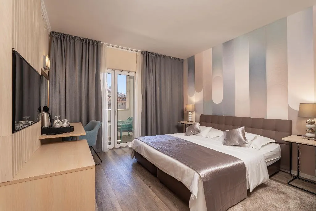 DOUBLE STANDARD Room, Berkeley, Dubrovnik