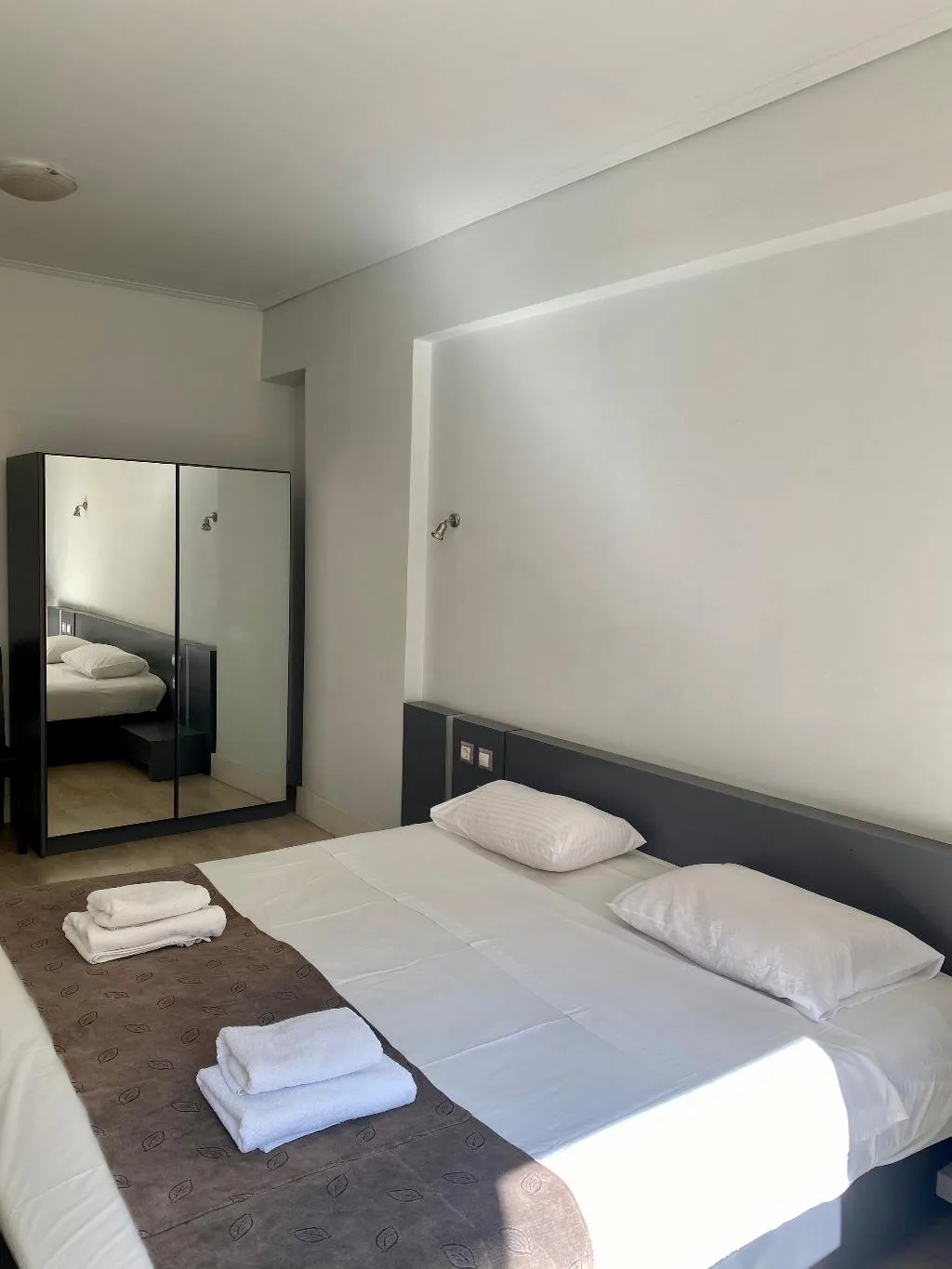 SUITE CAPACITY 5 Room, Art Suites, Athens