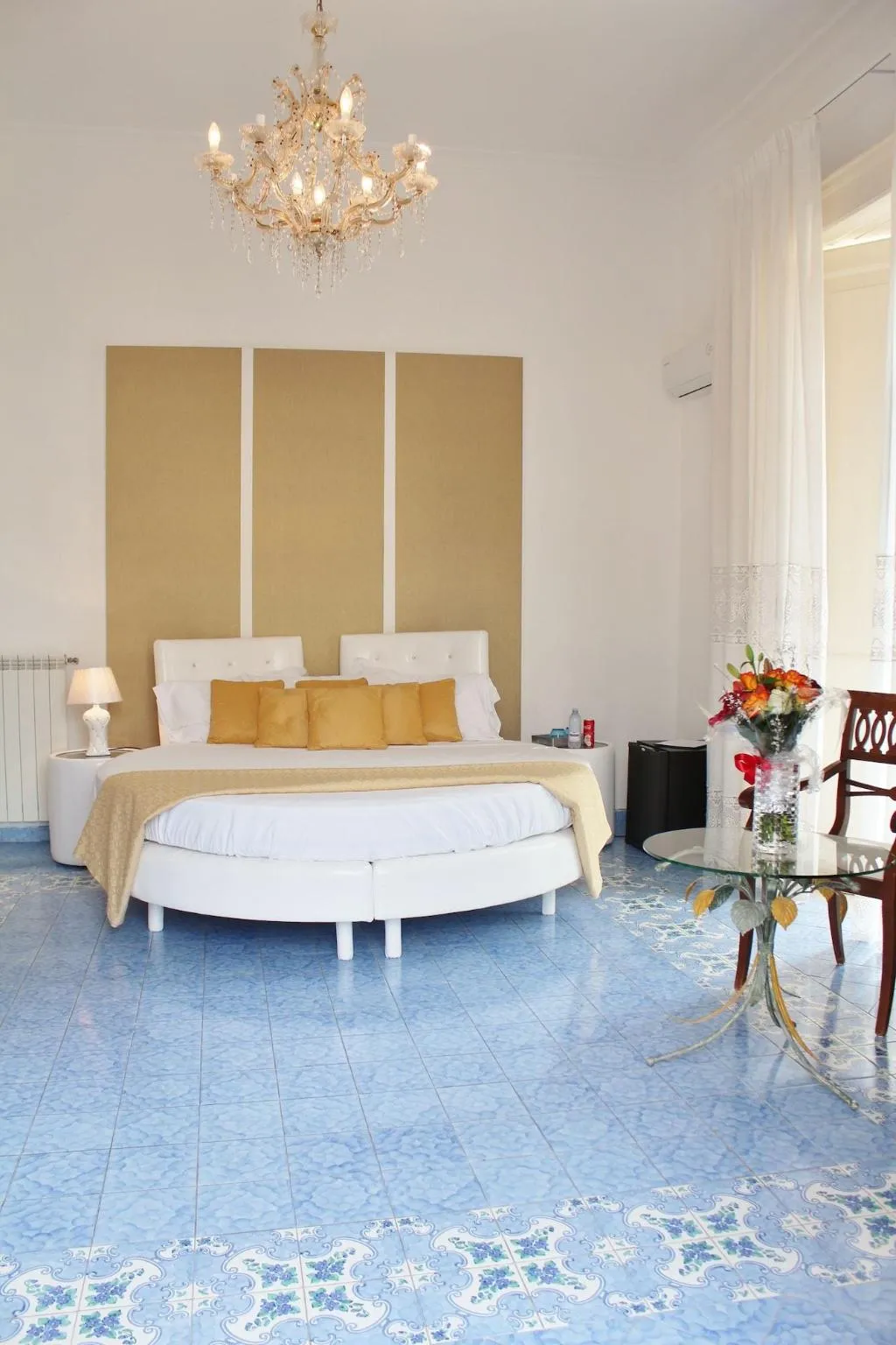 Room, Piazza Tasso B B, Naples