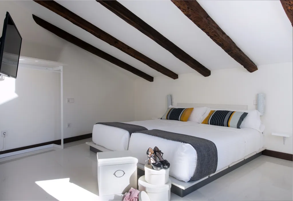 APARTMENT CAPACITY 6 TWO BEDROOMS Room, Roisa Suites, Madrid