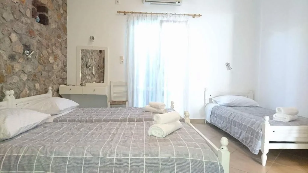 TRIPLE STANDARD Room, Ino Hotel, Santorini