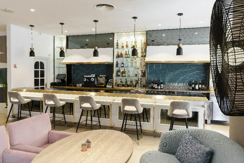 Bar, Hotel Costa Malaga by Pierre & Vacances, Costa Del Sol