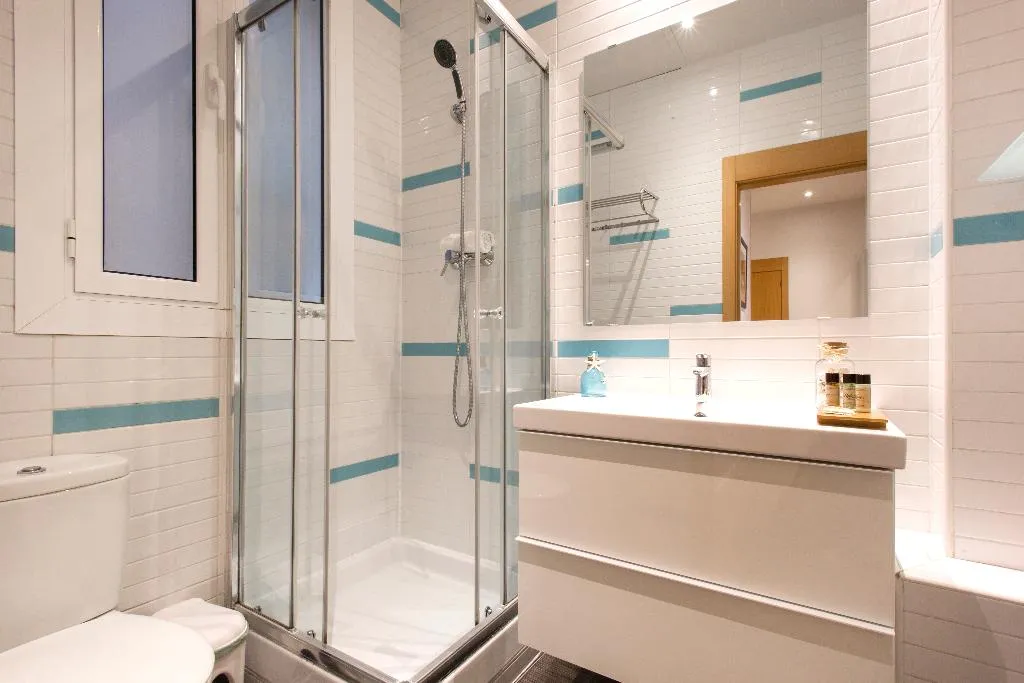 APARTMENT TWO BEDROOMS Room, Dailyflats Barcelona Center, Barcelona