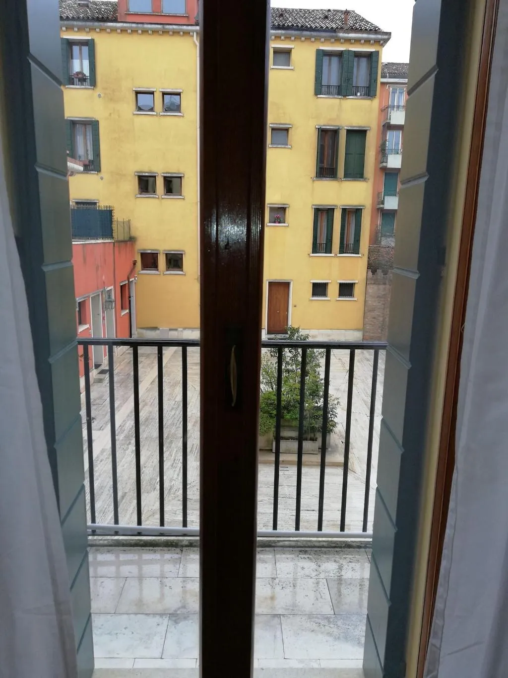 General view, 328 Il Veliero Romantico, Venice