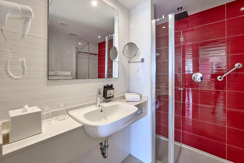 Double or Twin SUPERIOR SEA VIEW Room, Universal Hotel Perla, Majorca