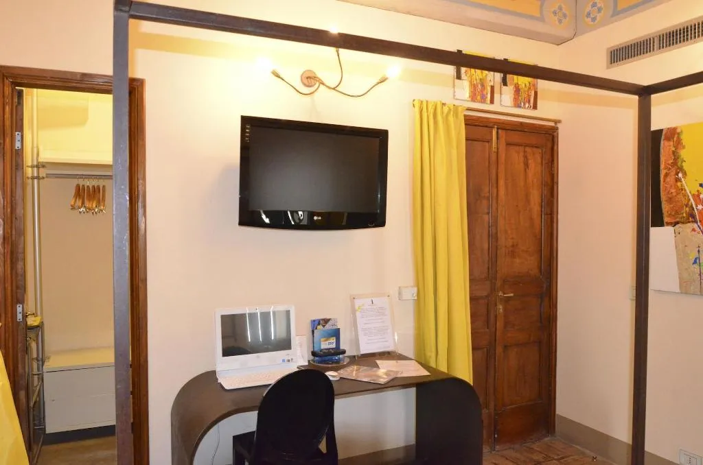 Room, Residenza Torre Colonna, Rome