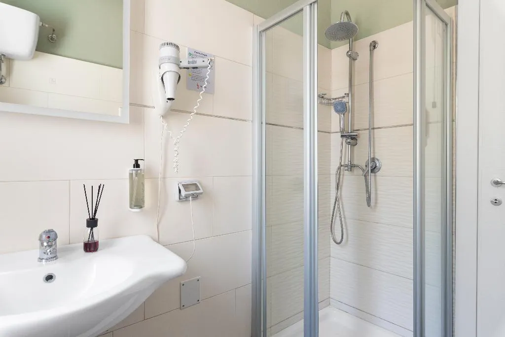 Double or Twin CLASSIC WITH BALCONY Room, Hotel La Pergola, Naples
