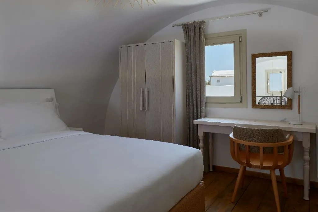 SUITE DUPLEX Room, Sea Breeze Santorini Beach Resort, Curio Collectio, Santorini
