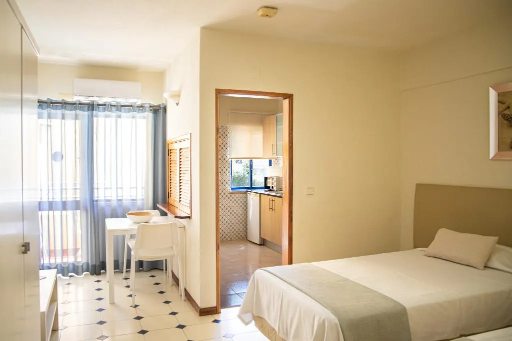 STUDIO POOL VIEW Room, Rio Apartamentos by Garvetur, Algarve